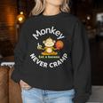 Monkey Never Cramp Eat A Banana Basketball レディーススウェットシャツ 面白い贈り物