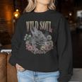 Wildoul Howling Wolf Among Flowers And Forest レディーススウェットシャツ 面白い贈り物