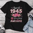 81歳 1945年4月 花柄 81歳 誕生日 男性 女性 レディースTシャツ 面白い贈り物