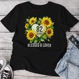 82歳 祝福された愛されたひまわりの花 ハート 82歳の誕生日 レディースTシャツ 面白い贈り物