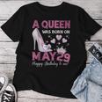 A Queen Was Born On 5月29日 ガーリー 誕生日 クイーン レディースTシャツ 面白い贈り物