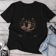 Coffee First コーヒー・コーヒー・ファースト・アダルト・セカンド・ファニー・オフィス・セイイング レディースTシャツ 面白い贈り物