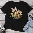 チューリップと蝶の花のデザイン。 レディースTシャツ 面白い贈り物