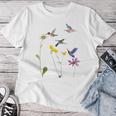 ハチドリと花のtシャツ レディースTシャツ 面白い贈り物