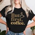 But First Coffeeしかし、最初のコーヒー 面白いコーヒーの引用 モーニングカフェイン愛好家 レディースTシャツ 彼女への贈り物