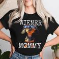 Wiener Mommyウィンナー・マミー ダックスフンド・ママ ダックスフンド・ママ 母の日 ダックスフンド レディースTシャツ 彼女への贈り物