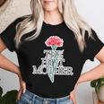 カーネーション The Best Mother 最高の母親【母の日】ピンク《ポップ フォント》メッセージ レディースTシャツ 彼女への贈り物