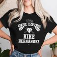 キケ・ヘルナンデス This Girl Loves Gameday レディースTシャツ 彼女への贈り物