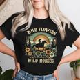 野の花と馬 ヴィンテージ 夕日 騎乗位 レディースTシャツ 彼女への贈り物