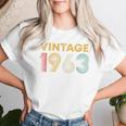 ヴィンテージ 1963 63歳の誕生日プレゼント 男性 女性 63歳 レディースTシャツ 彼女への贈り物