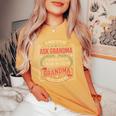If Momays No Ask Grandma Familyassy Quote レディースオーバーサイズコンフォートTシャツ Mustard