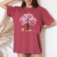 柴犬 和 桜 桜 花 木 春 レディースオーバーサイズコンフォートTシャツ Crimson