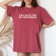I'm Alut For My Girlfriend Y2k カップル 風刺殺 レディースオーバーサイズコンフォートTシャツ Crimson