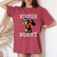Wiener Mommyウィンナー・マミー ダックスフンド・ママ ダックスフンド・ママ 母の日 ダックスフンド レディースオーバーサイズコンフォートTシャツ Crimson