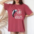 シャチが大好きな女の子 レディースオーバーサイズコンフォートTシャツ Crimson