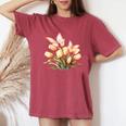 チューリップと蝶の花のデザイン。 レディースオーバーサイズコンフォートTシャツ Crimson
