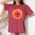 開花期のハンサムなガーベラの花 レディースオーバーサイズコンフォートTシャツ Crimson