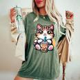 Boba Cat Drinking Boba Kitten Kawaii 日本人 男性 女性 キッズ レディースオーバーサイズコンフォートTシャツ Moss