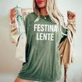 Make Hastelowly Festina Lente ラテン語インスピレーション引用 レディースオーバーサイズコンフォートTシャツ Moss
