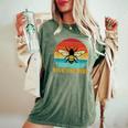 Save The Bees レトロスタイル 気候変動ave The Queen レディースオーバーサイズコンフォートTシャツ Moss