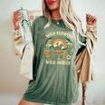 野の花と馬 ヴィンテージ 夕日 騎乗位 レディースオーバーサイズコンフォートTシャツ Moss
