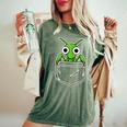 面白いカマキリデザイン 男性 女性 カマキリの恋人 レディースオーバーサイズコンフォートTシャツ Moss