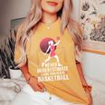 Hoops Never Underestimate A Girl Who Playing Basketball レディースオーバーサイズコンフォートTシャツ Mustard