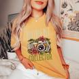 Moment Collector カメラマン カメラ メンズ レディース 写真 レディースオーバーサイズコンフォートTシャツ Mustard