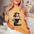 Pinup Girl ジュークボックス レコード音楽プレーヤー ヴィンテージ レディースオーバーサイズコンフォートTシャツ Mustard