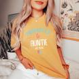 Promoted To Auntie 2026 First Time Aunt Est 2026 Aunty To Be レディースオーバーサイズコンフォートTシャツ Mustard