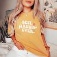 Retro Groovy Best Maddie Ever ファーストネーム 母の日 女の子 レディースオーバーサイズコンフォートTシャツ Mustard