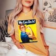「We Can Do It」ポスター ロージー The Riveter Girl Power」 レディースオーバーサイズコンフォートTシャツ Mustard