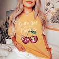 さくらんぼが大好きな女の子チェリーフルーツ好き レディースオーバーサイズコンフォートTシャツ Mustard