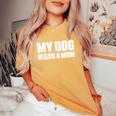 シングルファーザー 犬 お父さん 面白い My Dog Needs A Mom レディースオーバーサイズコンフォートTシャツ Mustard