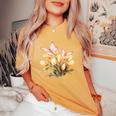 チューリップと蝶の花のデザイン。 レディースオーバーサイズコンフォートTシャツ Mustard
