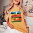 夏をテーマにしたカラフルな花畑 レディースオーバーサイズコンフォートTシャツ Mustard