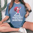 Hoops Never Underestimate A Girl Who Playing Basketball レディースオーバーサイズコンフォートTシャツ Blue Jean