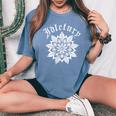 バック プリントを見る Idle Fury Mandala 白いマンダラ タトゥー アート レディースオーバーサイズコンフォートTシャツ Blue Jean