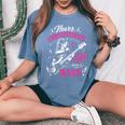 面白いギタリストの言葉 決して過小評価しない A Girl With A Bass レディースオーバーサイズコンフォートTシャツ Blue Jean