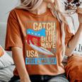 Catch The Blue Waveurfing Democrat Donkey Midterm Election レディースオーバーサイズコンフォートTシャツ Yam