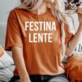 Make Hastelowly Festina Lente ラテン語インスピレーション引用 レディースオーバーサイズコンフォートTシャツ Yam