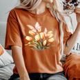 チューリップと蝶の花のデザイン。 レディースオーバーサイズコンフォートTシャツ Yam
