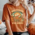 野の花と馬 ヴィンテージ 夕日 騎乗位 レディースオーバーサイズコンフォートTシャツ Yam