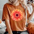 開花期のハンサムなガーベラの花 レディースオーバーサイズコンフォートTシャツ Yam