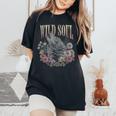 Wildoul Howling Wolf Among Flowers And Forest レディースオーバーサイズコンフォートTシャツ Black