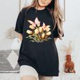 チューリップと蝶の花のデザイン。 レディースオーバーサイズコンフォートTシャツ Black