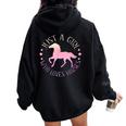 馬を愛するただの女の子乗馬のための面白い引用 レディース オーバーサイズ パーカー バックプリント Black