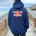 Trust Me Im A Nurseシャツは、すべての看護師、家族、友人に贈ることができます。 レディース オーバーサイズ パーカー バックプリント Forest
