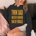 Twin Dad 父の日 ツインダッド メイヘムのマスター 抱きしめる王様 パーカー