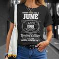 1961年6月生まれのレジェンドたち 60歳の誕生日 Tシャツ 彼女への贈り物